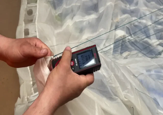 Comprobación de la tensión de un cordín mediante una máquina